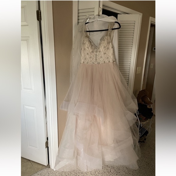 Stella York princess wedding gown - Picture 3 of 4